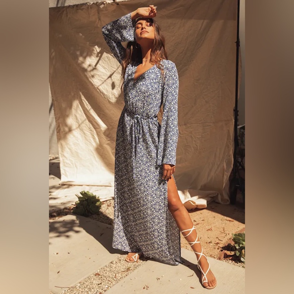 ❤️LULU’S❤️Mandala Daydream Blue Print Maxi Dress
